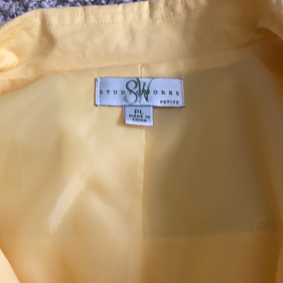 Yellow fall jacket - Picture 2 of 4